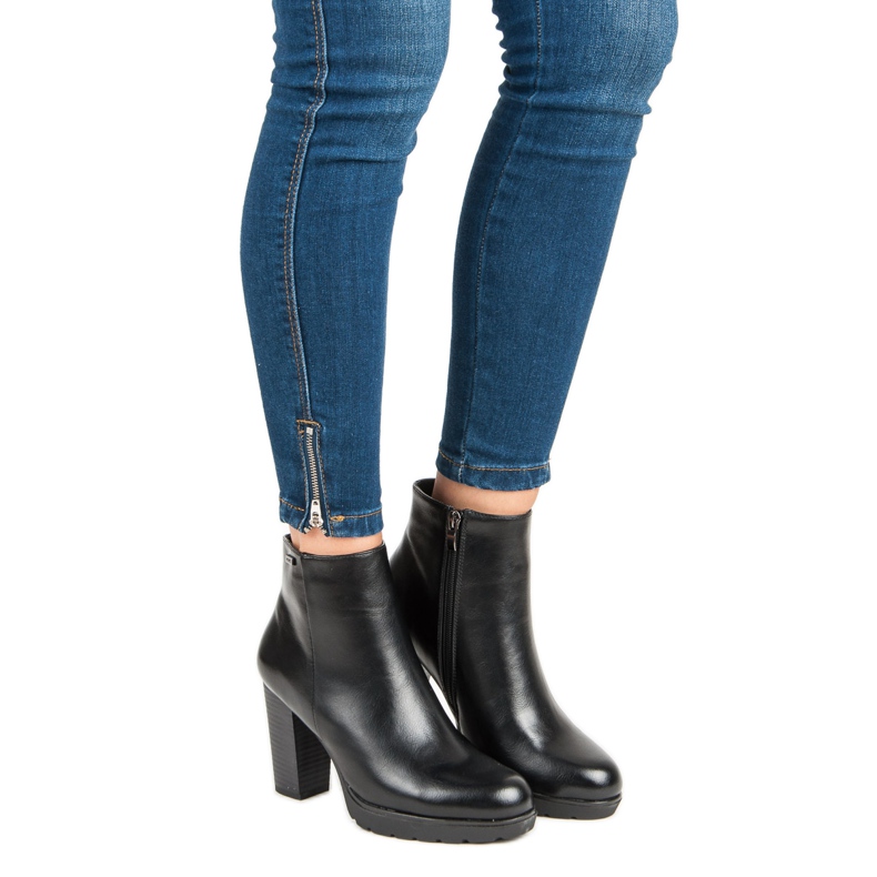 Weide Botins pretos no poste 2