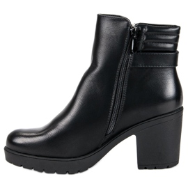 Seastar Botas em uma postagem preto 1