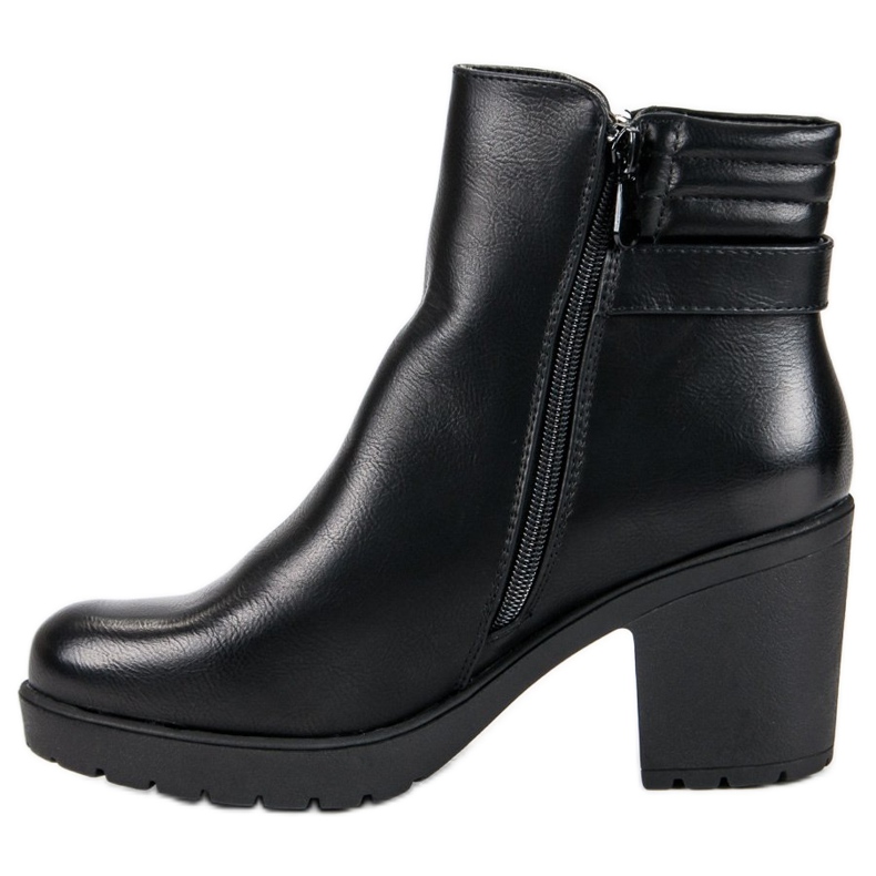 Seastar Botas em uma postagem preto 1
