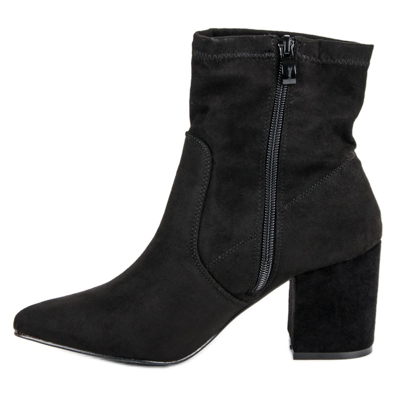 Small Swan Botas elegantes em uma postagem preto 1