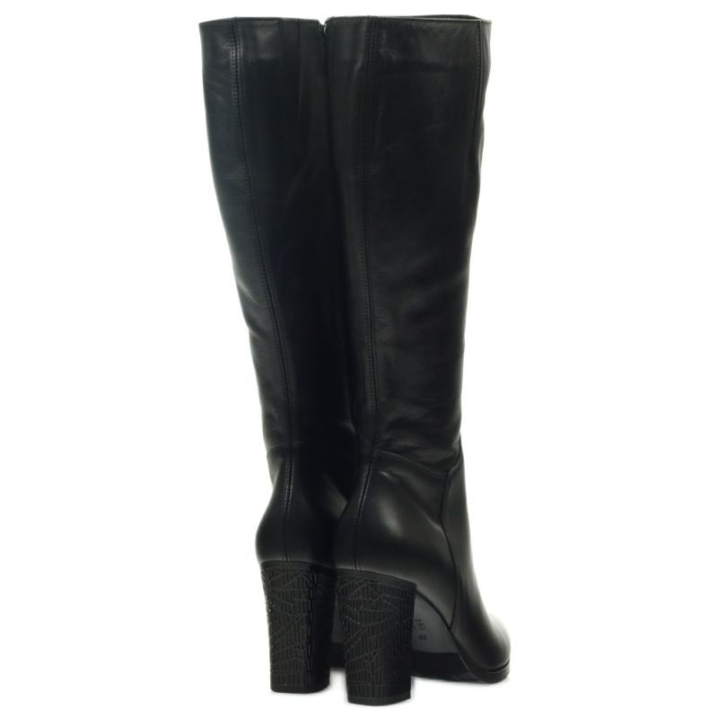 Botas pretas Espinto 185 no poste preto 5