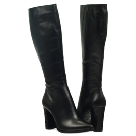 Botas pretas Espinto 185 no poste preto 3