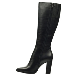 Botas pretas Espinto 185 no poste preto 2