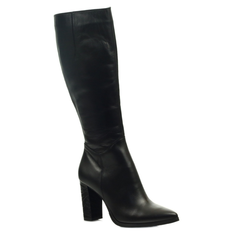 Botas pretas Espinto 185 no poste preto 1