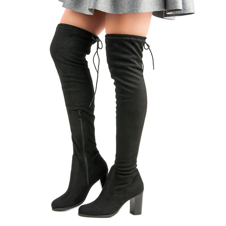 Seastar Botas pretas no poste preto 2 Seastar Botas pretas no poste preto 2