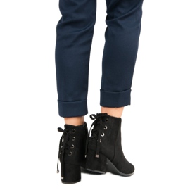 Botas femininas com amarração preto 1