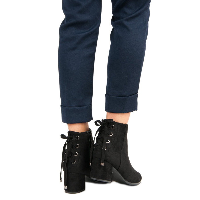 Botas femininas com amarração preto 1 Botas femininas com amarração preto 1