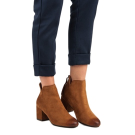 Vinceza Botas de cano alto em camurça castanho 1 Vinceza Botas de cano alto em camurça castanho 1