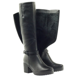 Botas FILIPPO 476 pretas no poste preto 1 Botas FILIPPO 476 pretas no poste preto 1
