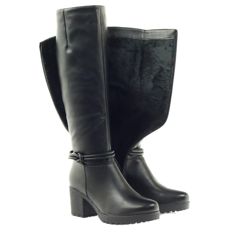 Botas FILIPPO 476 pretas no poste preto 1 Botas FILIPPO 476 pretas no poste preto 1