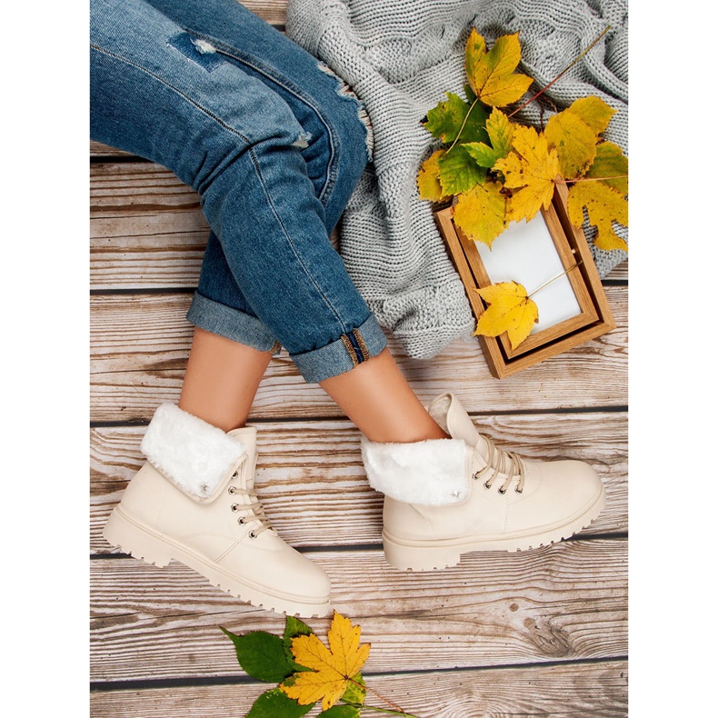 Caçadores bege com pele 1