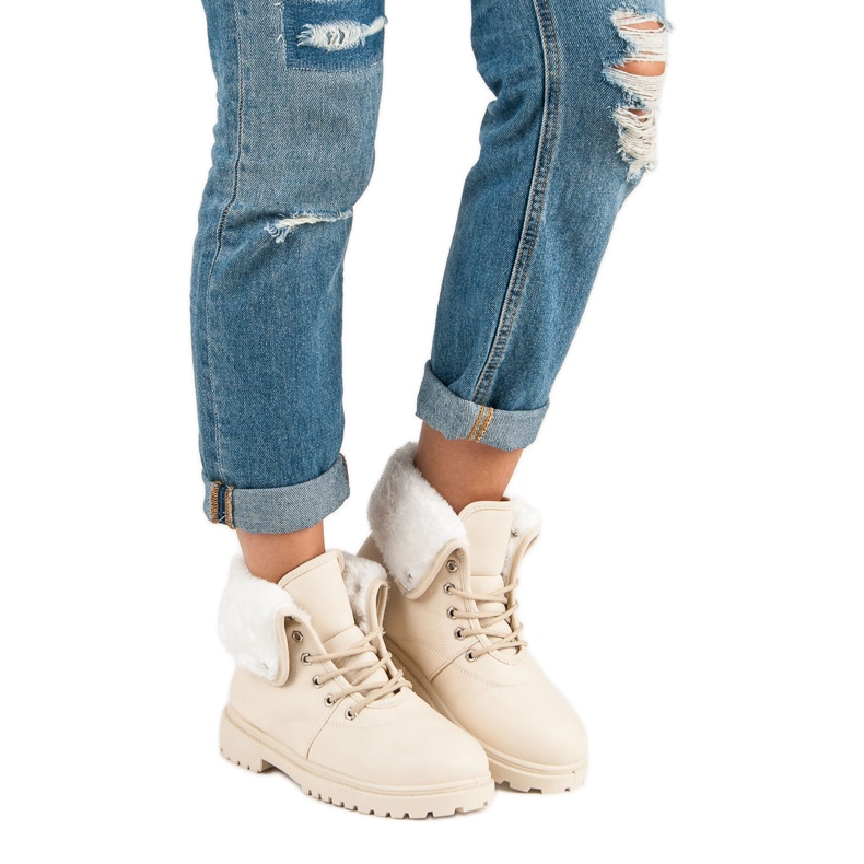 Caçadores bege com pele 2