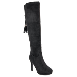 Small Swan Botas pretas em um alfinete preto 1