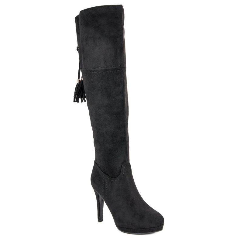 Small Swan Botas pretas em um alfinete preto 1