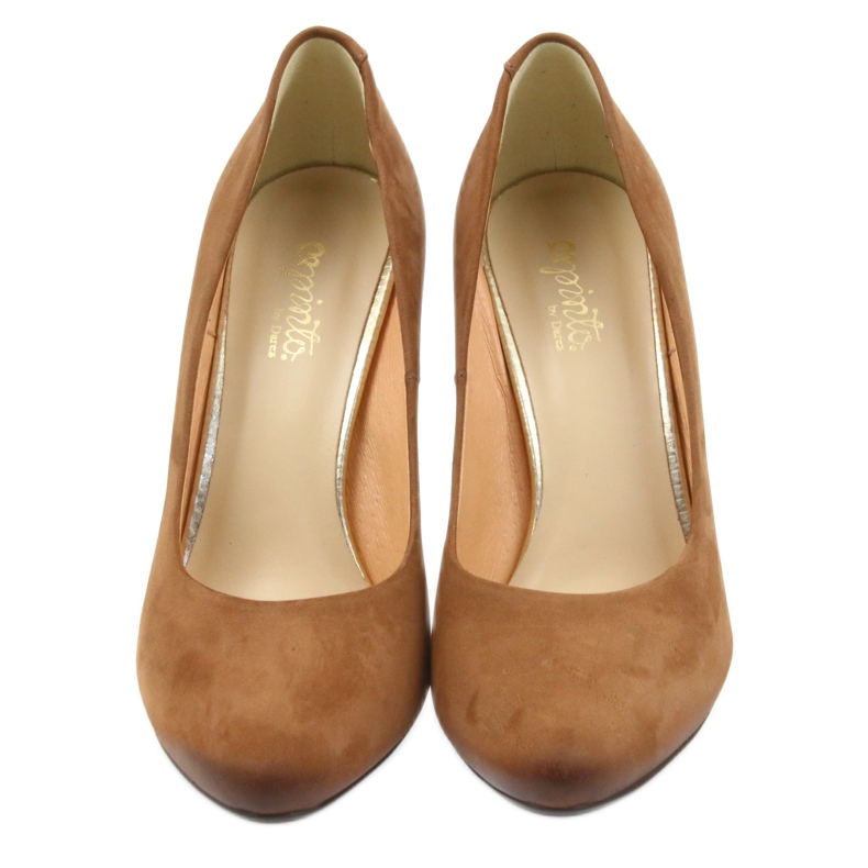 Espinto bombas formais bombas vermelhas em um post decorativo castanho 3