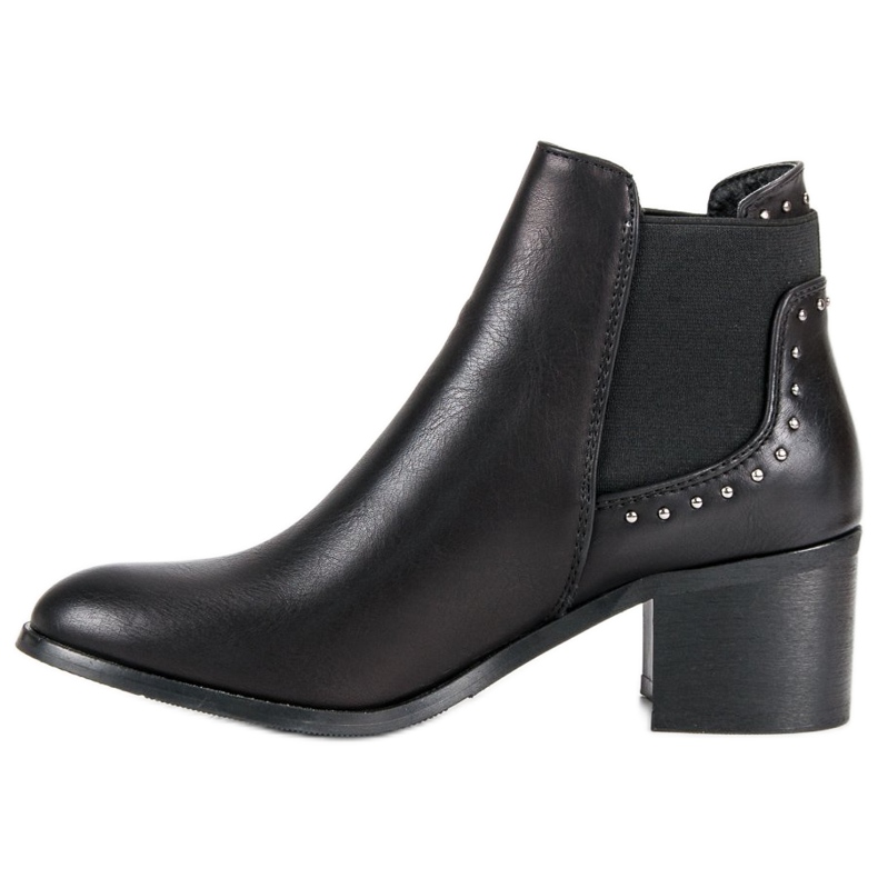 Botas em uma postagem preto 1