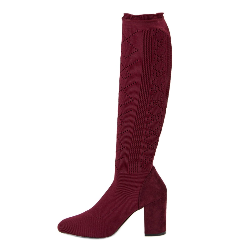Botas Openwork em um poste vermelho 1 Botas Openwork em um poste vermelho 1