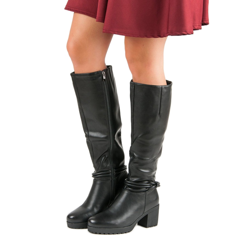 Filippo Botas casuais no poste preto 2 Filippo Botas casuais no poste preto 2