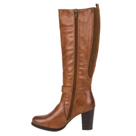 Filippo Botas quentes no poste castanho 1