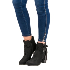 Super Mode Botins pretos no poste 1 Super Mode Botins pretos no poste 1