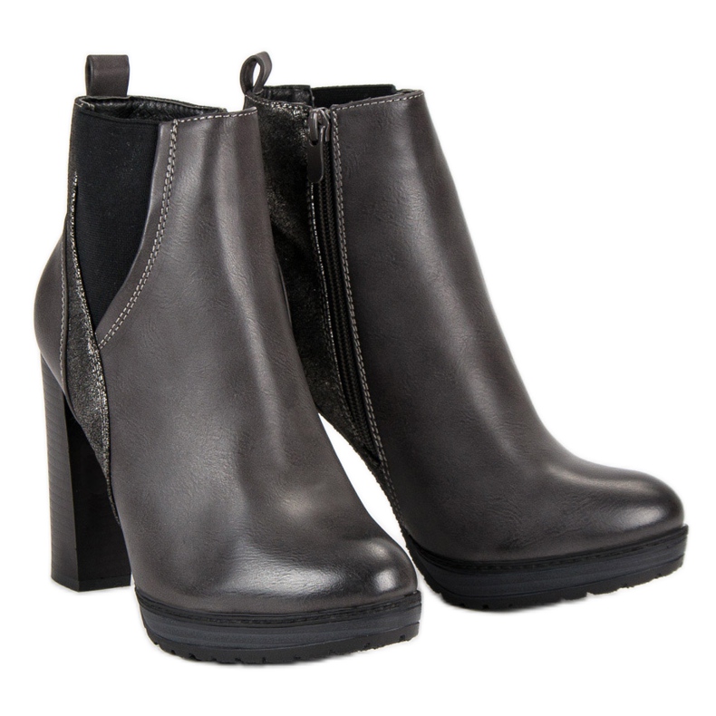 Erynn Botas cinza sexy 2