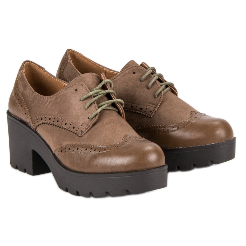 Ch. Creation Sapatos bege elegantes 2