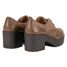 Ch. Creation Sapatos bege elegantes 1