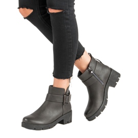 Kayla Trabalhadores cinzentos na plataforma cinza 2