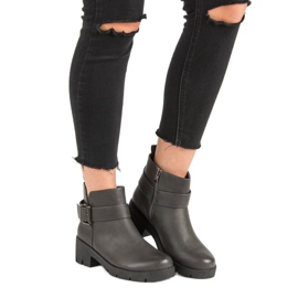 Kayla Trabalhadores cinzentos na plataforma cinza 1