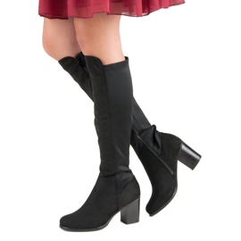 Seastar Botas em um pilar preto 1