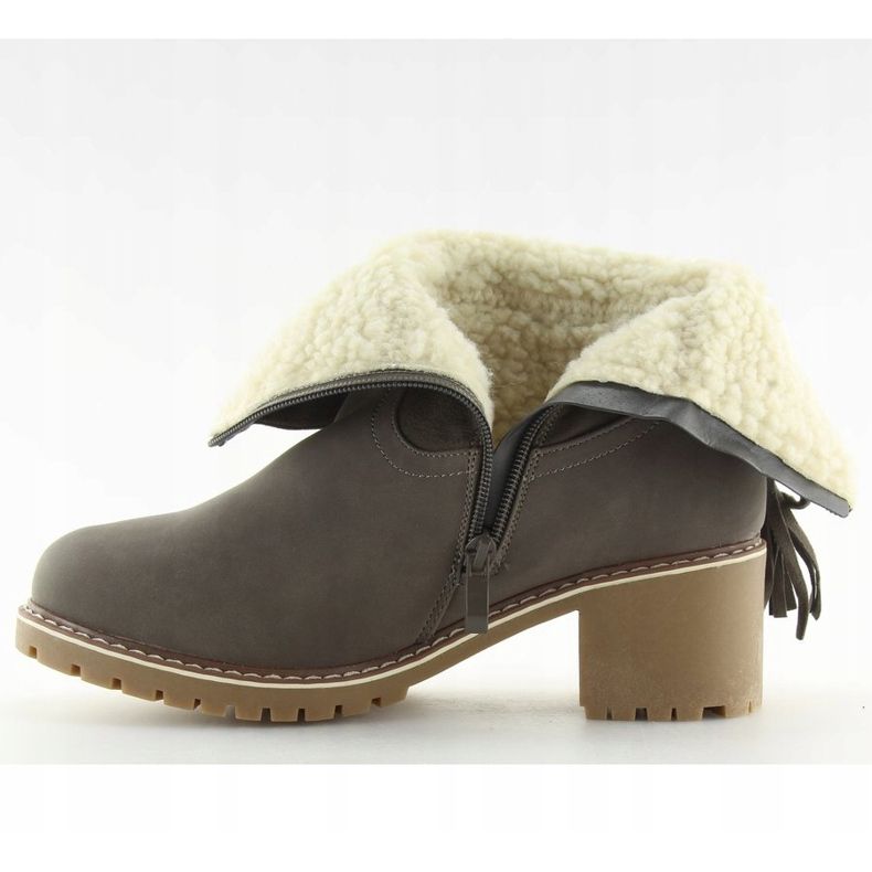 Botas cinza isoladas com cinza cordeiro NC726 Gray 1 Botas cinza isoladas com cinza cordeiro NC726 Gray 1
