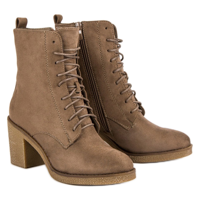 Super Mode Botas amarradas no poste marrom 1