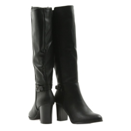 Botas no poste Sergio leone preto 3
