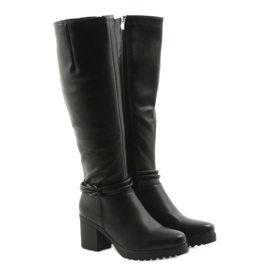Botas FILIPPO 476 pretas no poste preto 4 Botas FILIPPO 476 pretas no poste preto 4