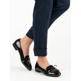 Mocassins lacados com arco preto 2