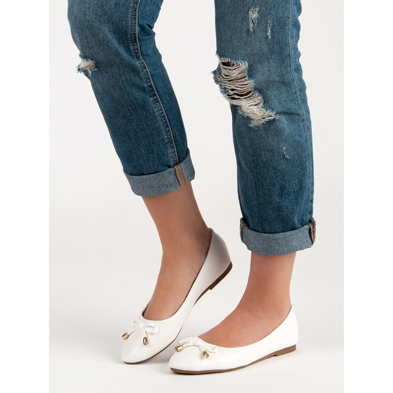 Bailarina Branca Com Um Arco branco 1