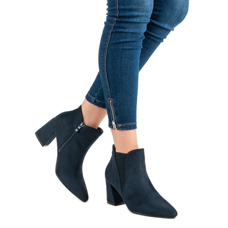 Belle Women Botas de camurça em uma barra azul 2
