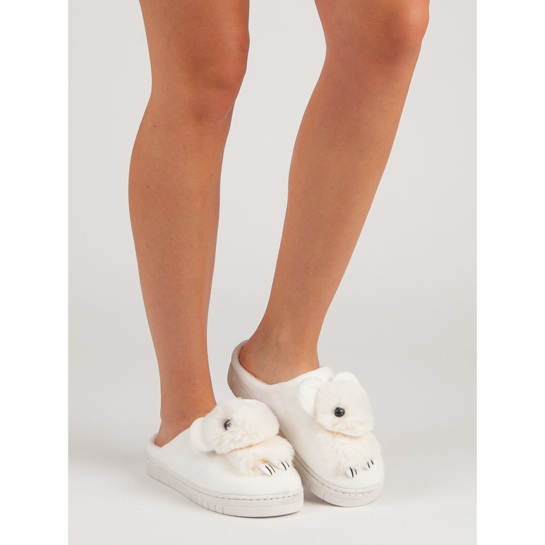 Chinelos confortáveis branco 1