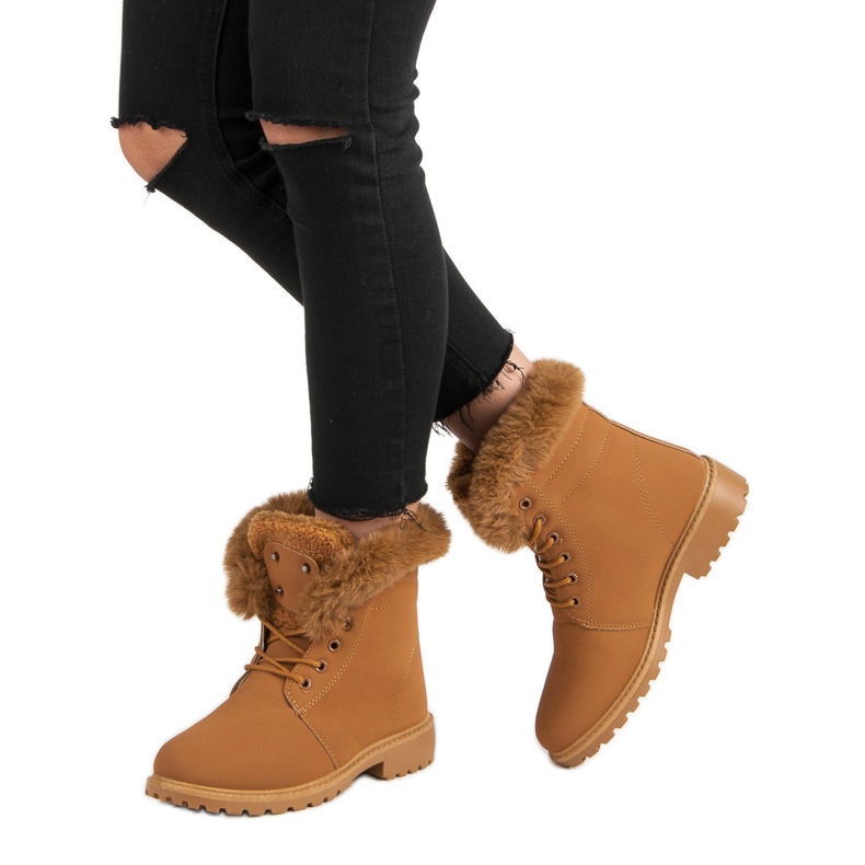 Caçadores de camelo com pele castanho 2