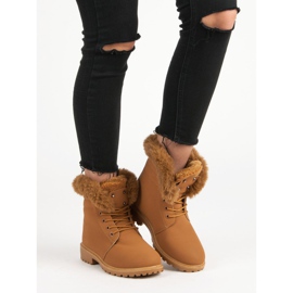 Caçadores de camelo com pele marrom 1