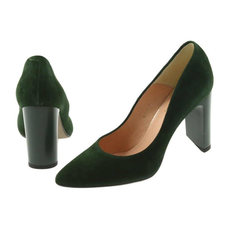 Bombas verdes no posto Espinto 689 4