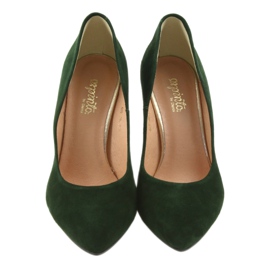 Bombas verdes no posto Espinto 689 3