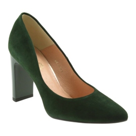 Bombas verdes no posto Espinto 689 1