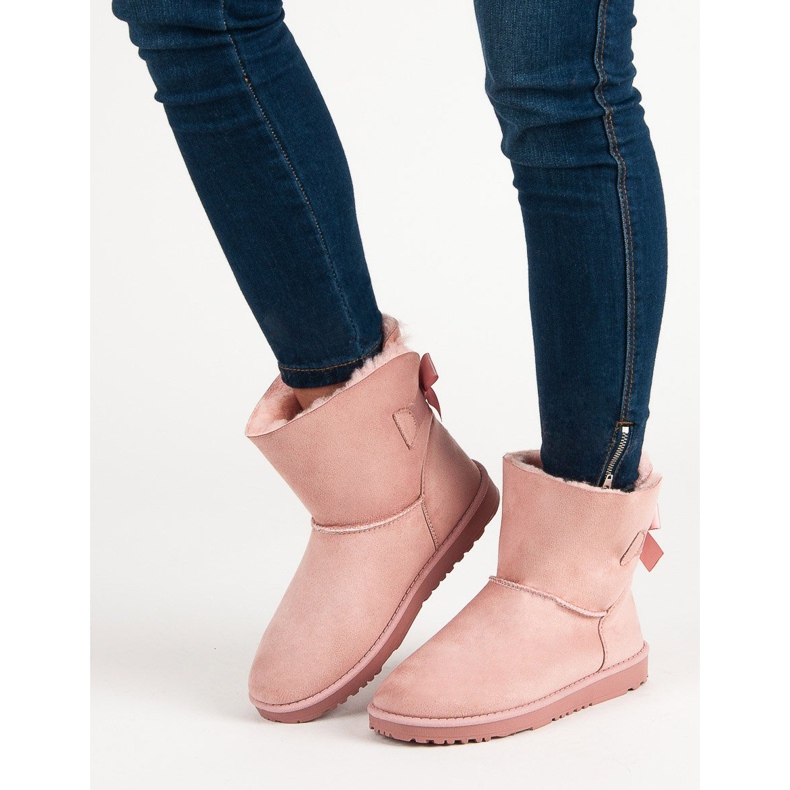 Queentina Mukluki rosa com um laço 1