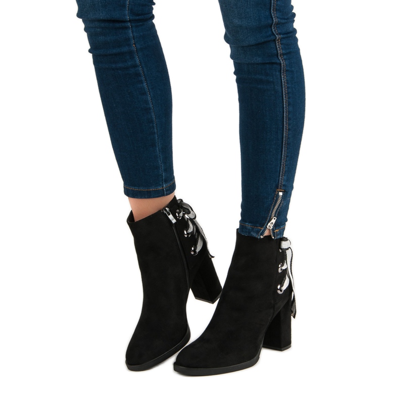 Ideal Shoes Botas elegantes no poste preto 1