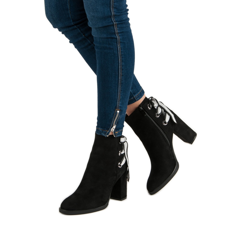 Ideal Shoes Botas elegantes no poste preto 2