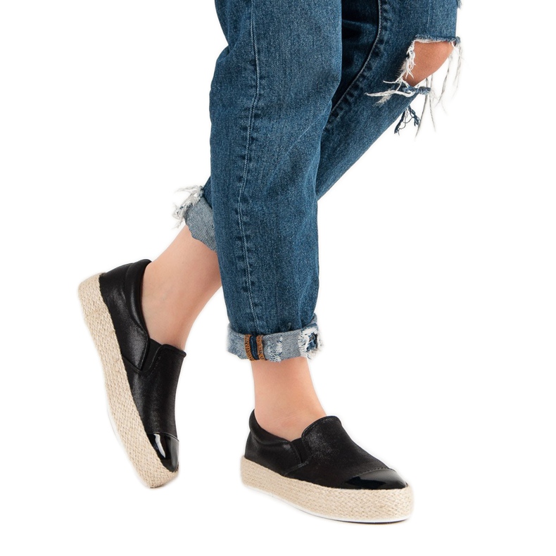 Tênis Pretos Elegantes 2