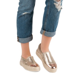 Tênis Dourados da Moda 1