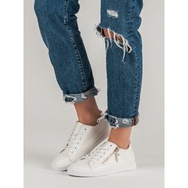 Tênis amarrados branco 1