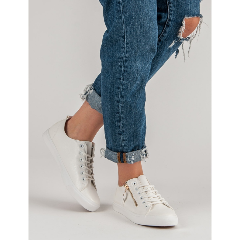 Tênis amarrados branco 2